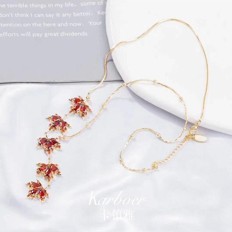 Autumn and winter new light luxury maple leaf necklace niche design long sweater chain high-end temperament fashion necklace jewelry