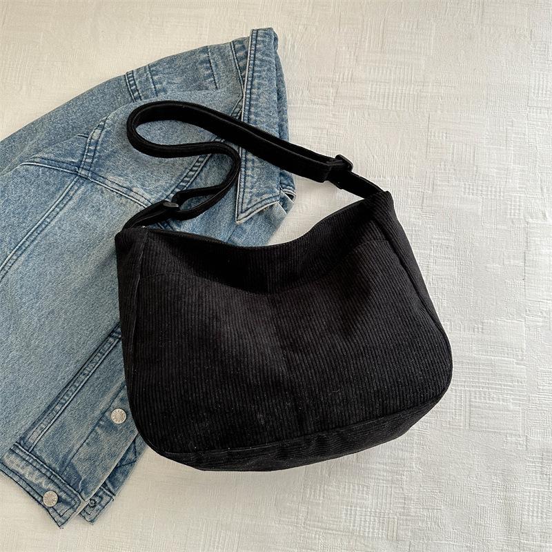 

Однотонная вместительная сумка для отдыха 2025 весна новая универсальная ins на плечо, сумка-мессенджер, зарубежный стиль, сумка-тоут чёрный