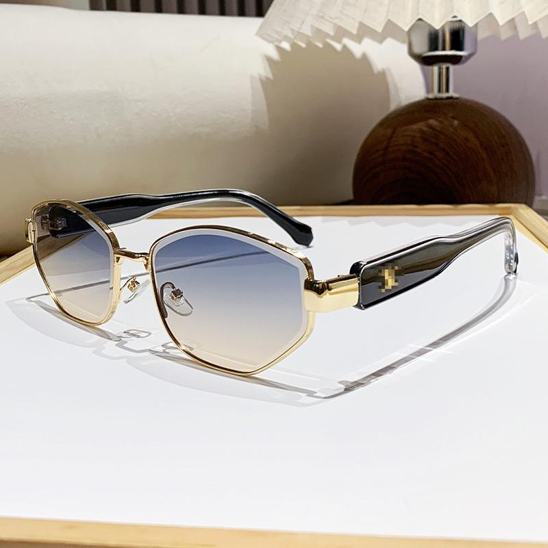 Retro Polygon Sunglasses Women Uv400 Metal Frame Travel Sun Protection For Fashionistas