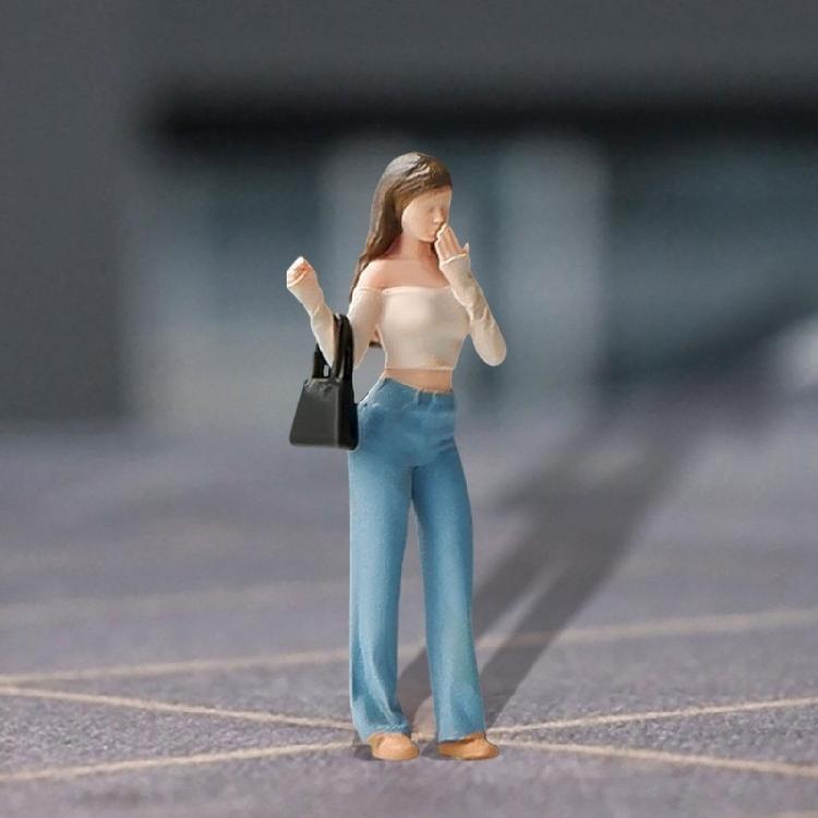 Simulation 1/64 Scale Miniature Figure Doll Resin Figurine with Fine Detail For Hobbyists And Scene Setting Accessories