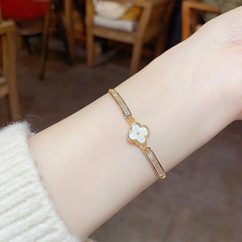 Sweet And Lovely Elegant Shell Flowers Pull-Out Bracelet Temperament Fashion Four-Leaf Clover Bracelet Women's Hand Accessories