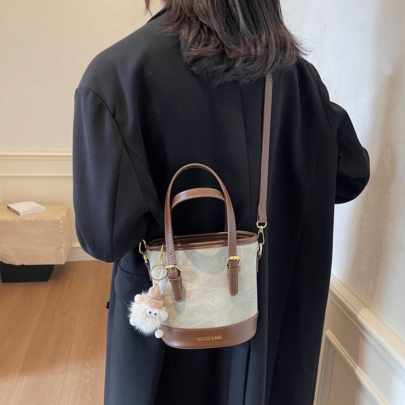 Retro Texture Commuter Small Bag Women's 2025 New Autumn and Winter Versatile Messenger Bag Fashionable Hand Carry Contrasting Color Bucket Bag