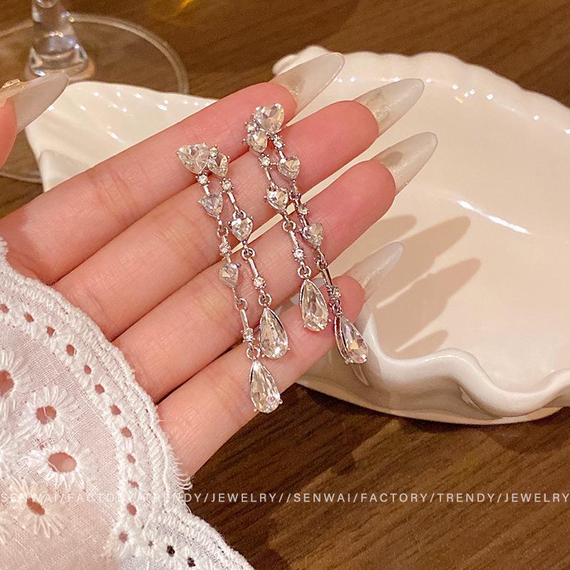 Блестящие бриллиантовые серьги-гвоздики в форме капли любви с бахромой женские длинные серьги серьги подчеркивающие темперамент