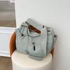 Lätt nylon crossbody hobo-väska Justerbar rem Flera fickor Dragkedja Casual axelväska för kvinnor