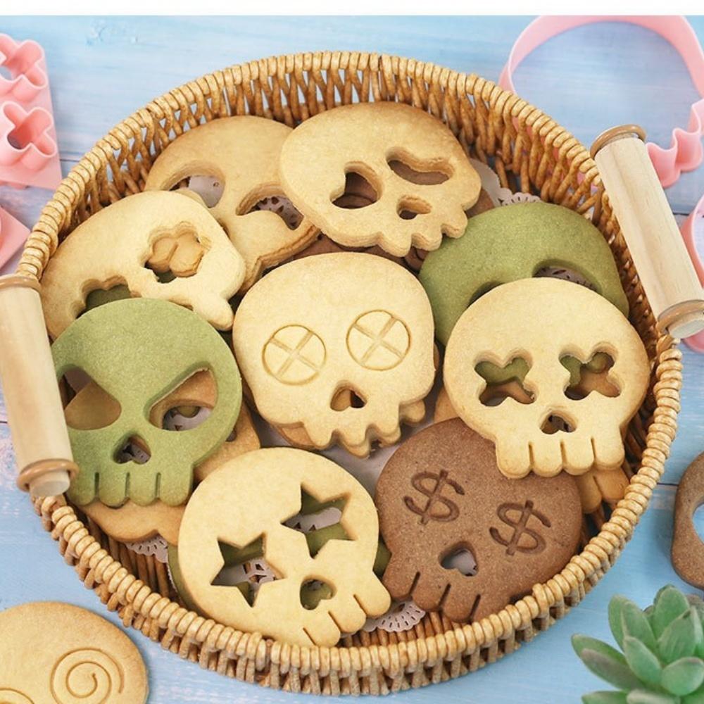 Halloweenská mini sada vykrajovátek na sušenky je vhodná pro zdobení polevou, mini formičky na perníčky a dekorace ke Dni mrtvých.