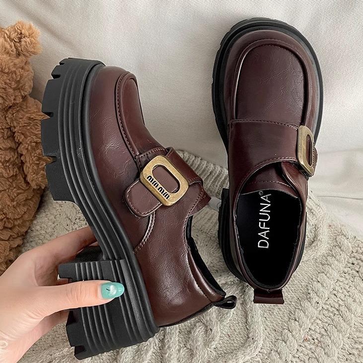 

Коричневые туфли на платформе в британском стиле, маленькие кожаные, женские, 2025 новая коллекция осень-зима, универсальные, под юбку, ретро лоферы Мэри Джейн 40 коричневый