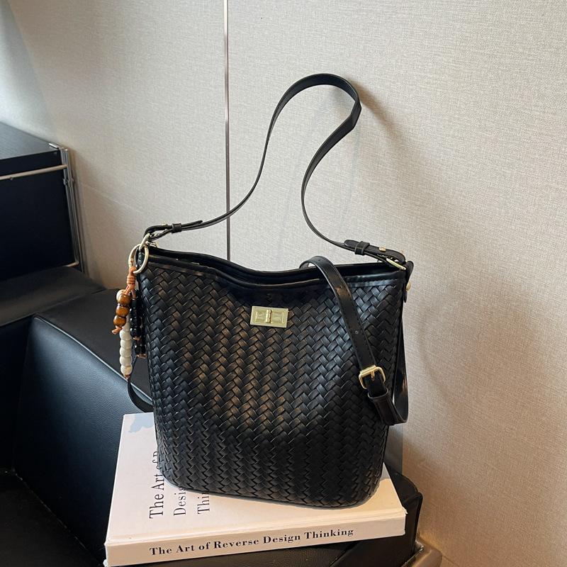 Woven Bucket Bag Bag Women's Fashion Simple Shoulder Messenger Bag Casual Commuter Bag