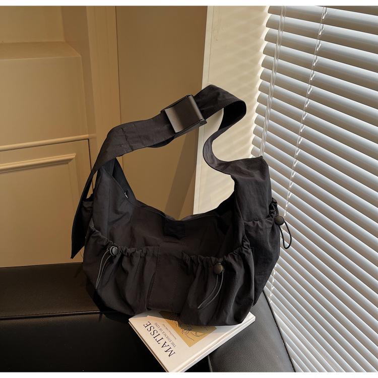 

Women s dumpling bag new popular versatile cloth bag shoulder bag large capacity messenger niche commuter bag чорний