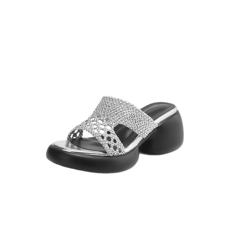 2025 Sommer neue europäische und amerikanische Stil Ein-Wort hohle Damen Dicksohlige Dickabsatz gewebte Fischmaul High-Heel Außenpantoffeln