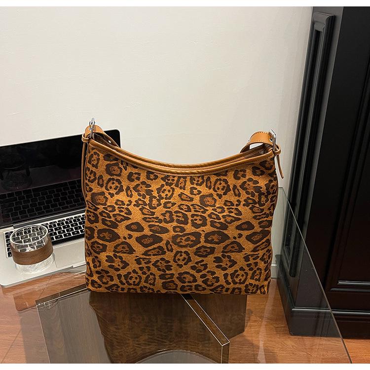 Women's Frosted Suede Retro Tote: Winter Underarm Shoulder Bag with New Textured, Simple Fashion Design