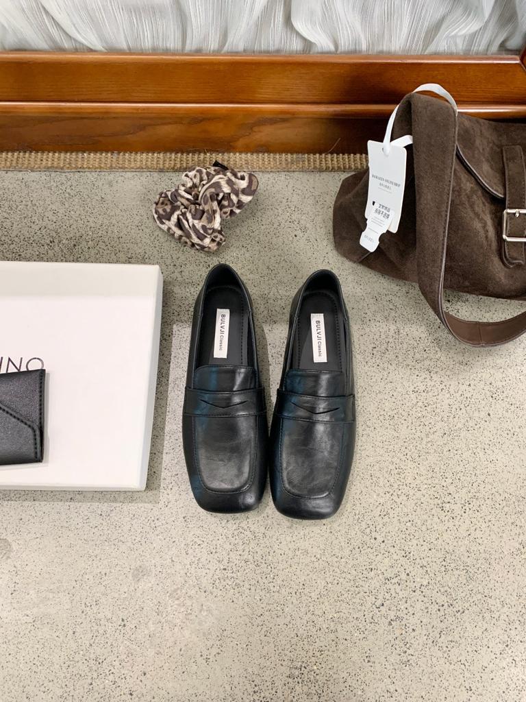 Retro loafers women's new British style one-pedal small leather shoes round head thick heel suede single shoes