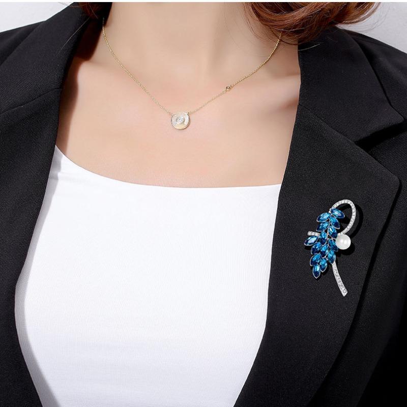 Elegantní křišťálová brož, Dámská móda vysoké třídy, Všestranná perlová brož, Elegantní a jednoduchá, Protiodleskový špendlík