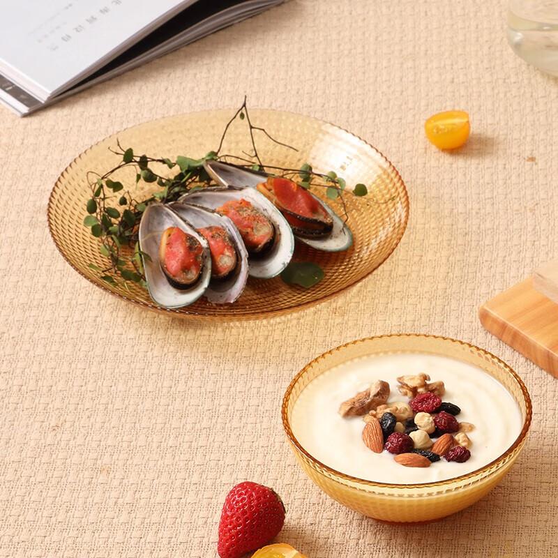 Snapware Crystal Polka Dot Glass Dinnerware Set