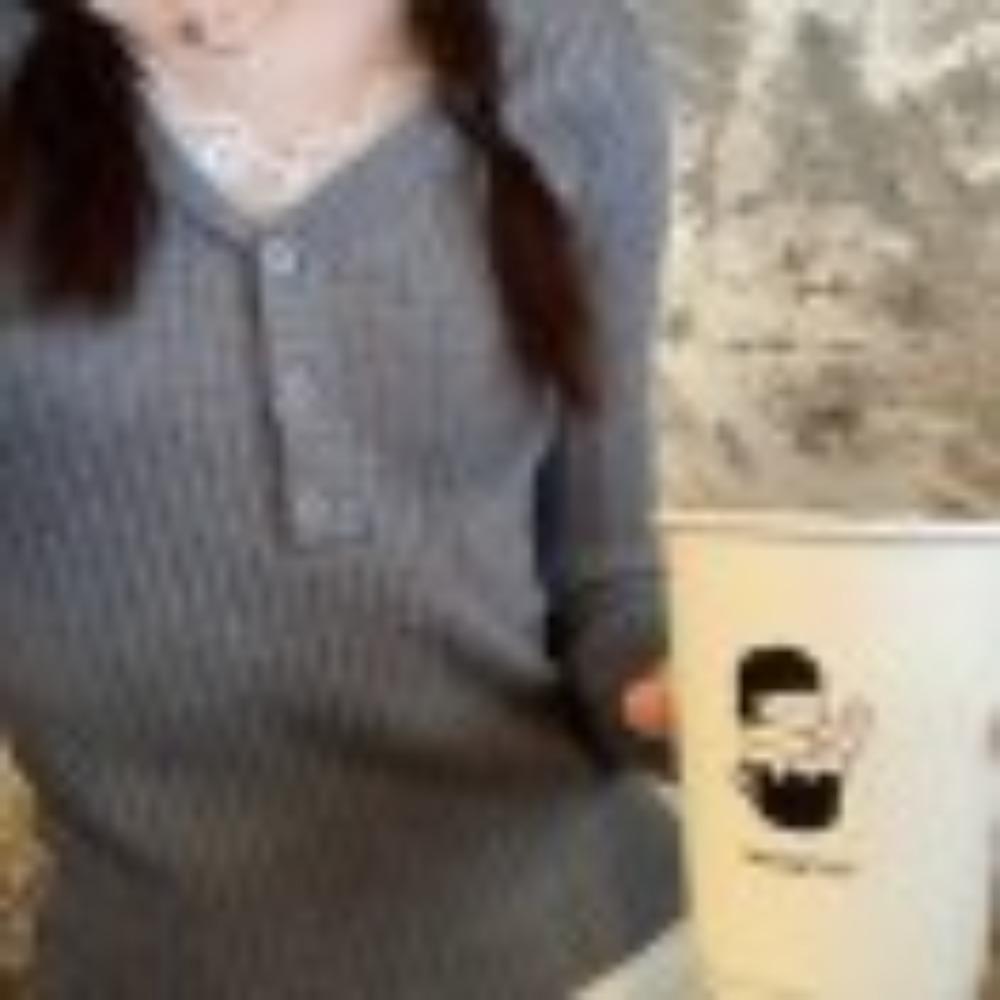 Ein reines Spitzen-V-Ausschnitt Strick-Baselayer für Damen Herbst, Langarmpullover, Kombiniert mit einem figurbetonten Oberteil
