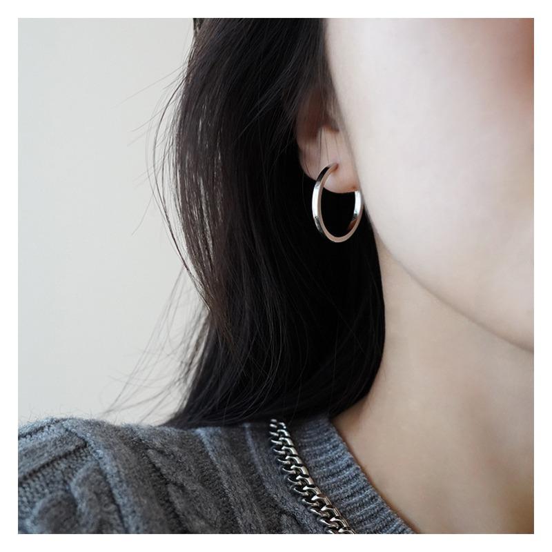 Cold and Elegant Style Hoop Earrings, High-end Circular Earrings, Simple Ear Hoops