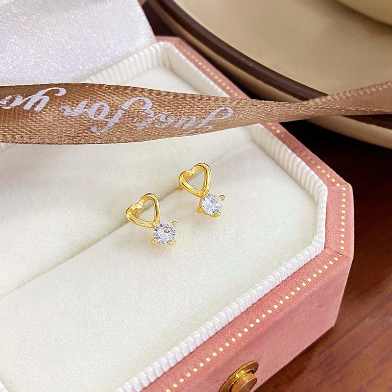 Mini Love, Fresh Earrings for Girls Simple Temperament, Sweet and Exquisite Earrings