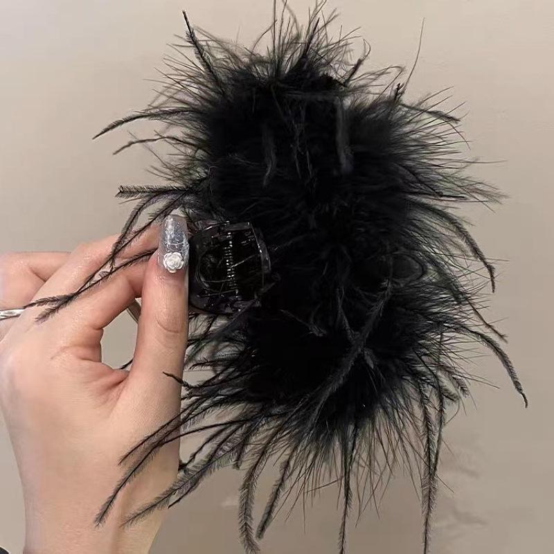 

Элегантная заколка-краб из страусиных перьев - женский аксессуар для волос премиум-класса