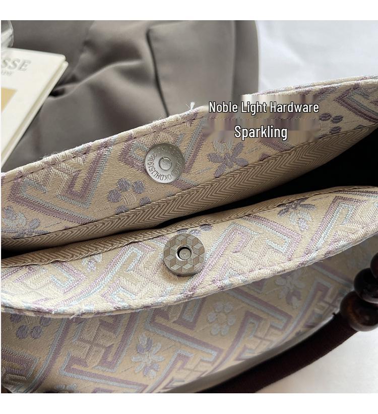 2025 Women's Embroidered Chinese-Style Shoulder Bag: Autumn/Winter Versatile Baguette