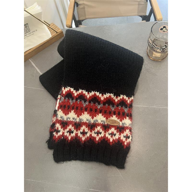 Atmospheric Christmas scarf Female versatile thickened autumn and winter warm student couple scarf