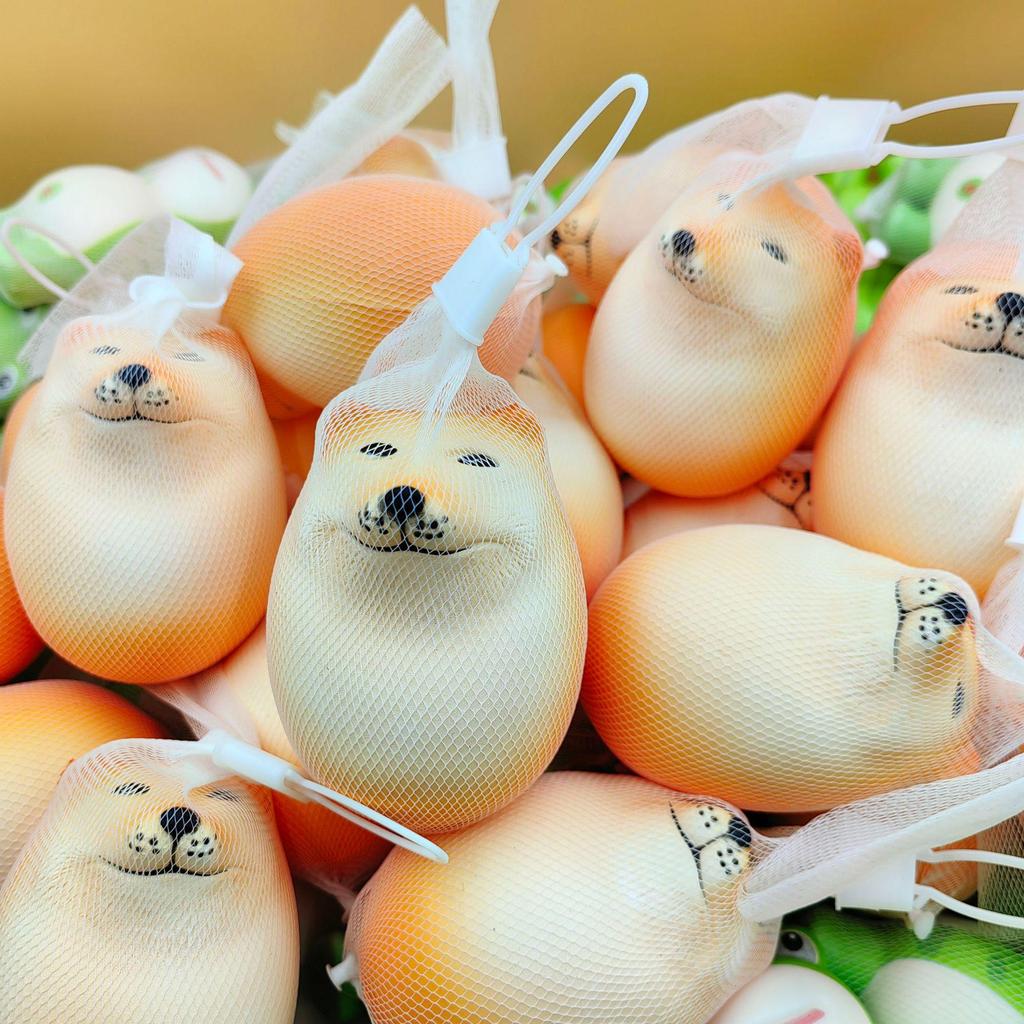 Hrnek s pískem a vejcem psa Shiba Inu: Zábavná dekompresní hračka