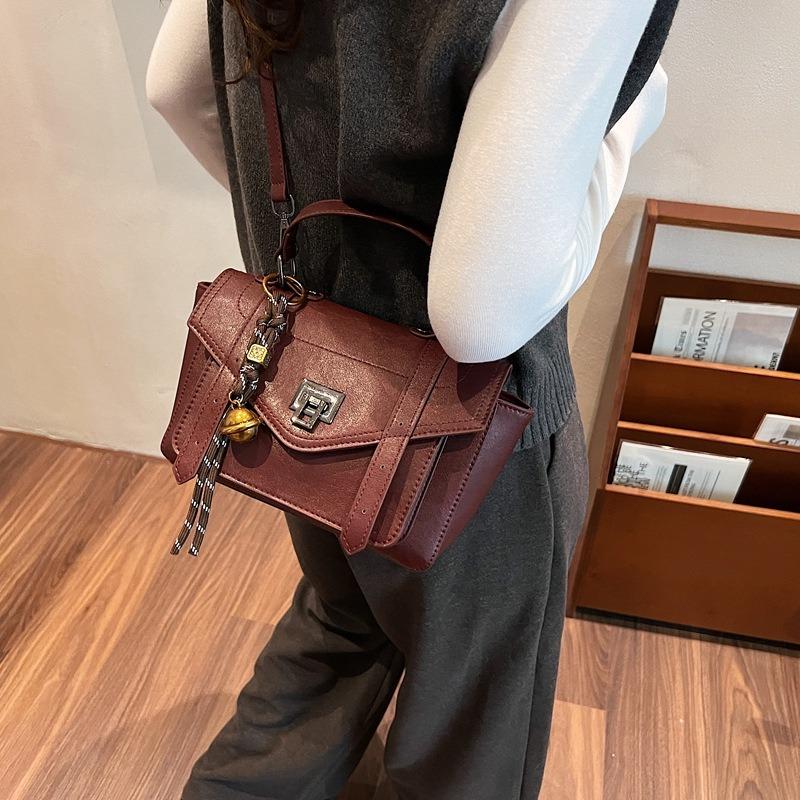 Large-capacity Bag Women's Autumn and Winter New Retro Versatile Messenger Bag Fashionable Portable Work Commuter Bag