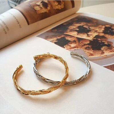 Bracelet Ouvert Torsadé Argenté de Luxe pour Femme