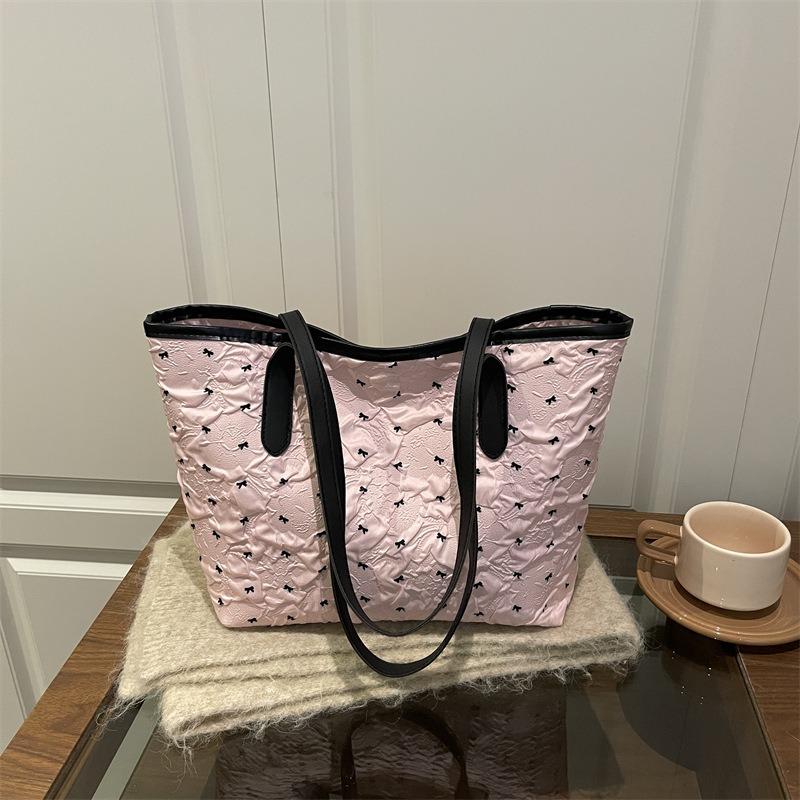 Go To Work Portable Large-capacity Bag Women's New Fashion Polka Dot Tote Bag Sweet Shoulder Armpit Bag