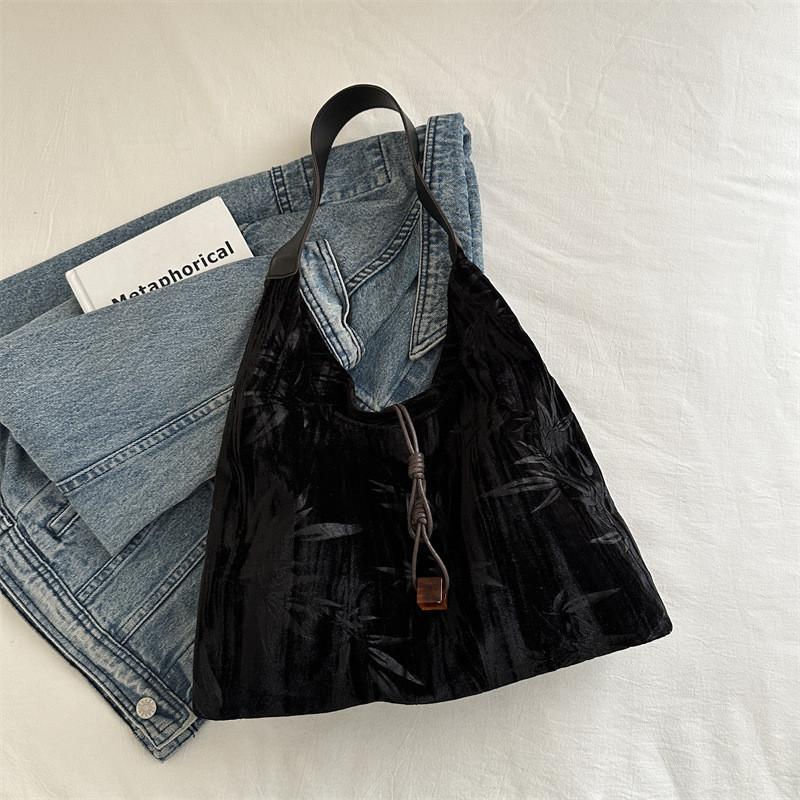 New Chinese Style Large Capacity Shoulder Bag For Daily Use With Trendy Appeal