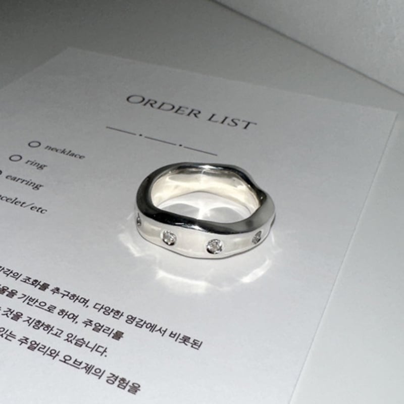 VINOOM white cubic ring