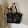 A Large-capacity Tote Bag for Women's Fashionable and Casual Use, with A Shoulder and Crossbody Commuting Bag
