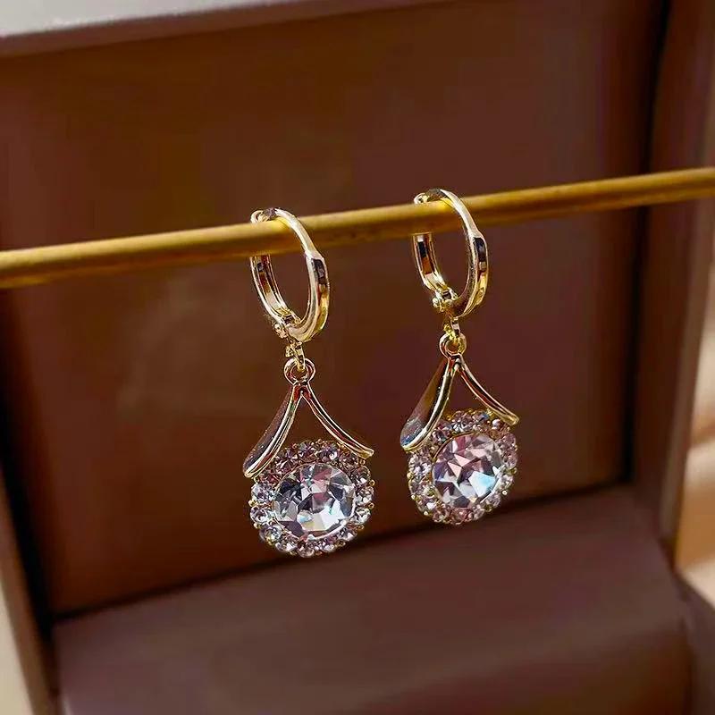 2023 New Fashion Trend Zircon Crystal Black Leaf Pendant Earrings for Women Unique Design Temperament Cool Girls Party Zircon