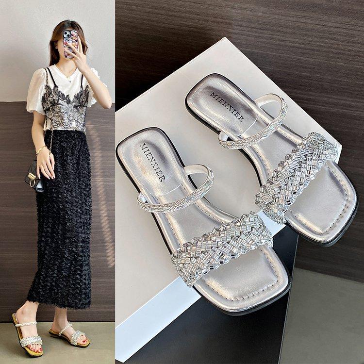 Korean version of cool slippers women's summer wear thick heel fashion rhinestone sandals 2025 new Internet celebrity middle heel one-word drag