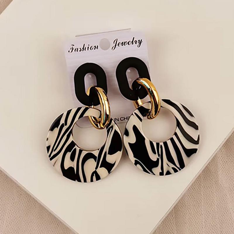 

Acrylic Earrings Geometric Earrings for Women Vintage Exaggerated Acrylic Black White Leopard Print Hollow Circle Earrings gifts