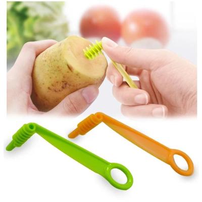 Affettatrice a Spirale Multifunzione per Frutta e Verdura, Affettatrice Rotante Specifica per Cetrioli, Strumento Creativo per Tagliare le Verdure
