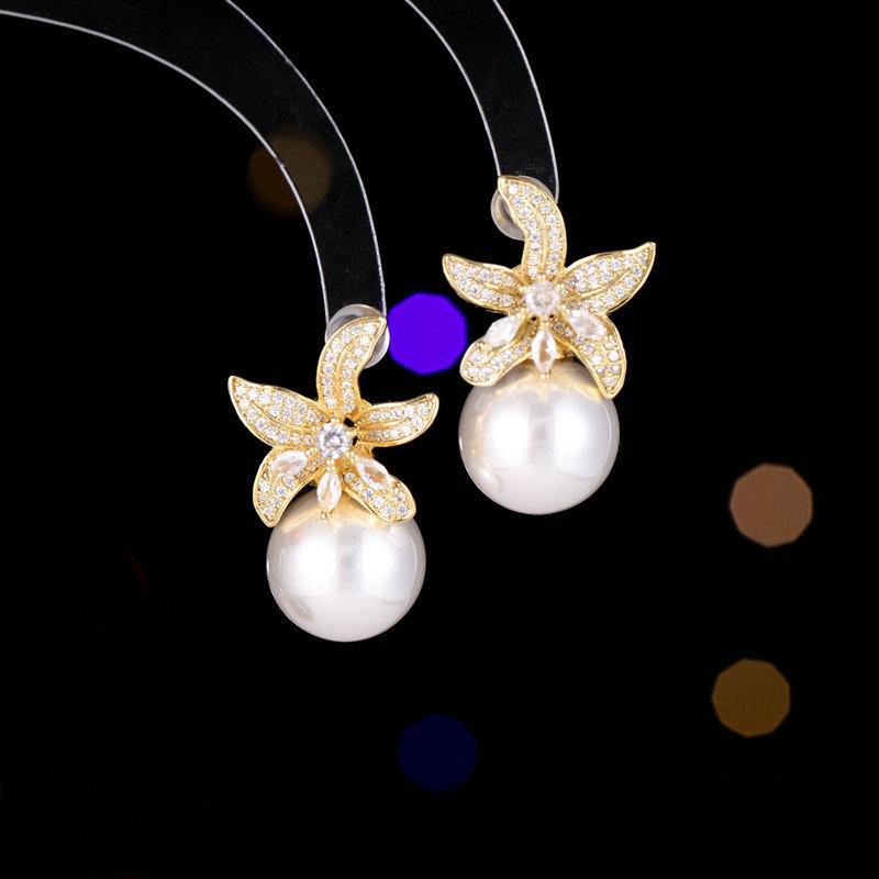 

Серебряные серьги-гвоздики S925 с корейской микро-инкрустацией из циркония в виде цветка, женские модные индивидуальные легкие роскошные серьги-гвоздики с лилией и жемчугом