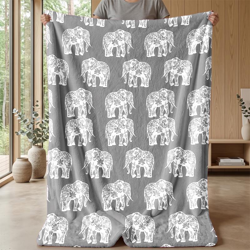 Giraffe, Lion, Elephant on Cloud with Stars Theme blanket Lightweight Warm Flannel Blanket Decorative Throw Blanket for Home Decoration