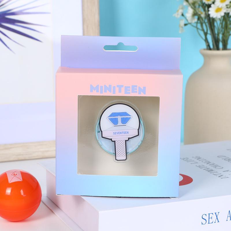 SEVENTEEN, Stray Kids, (G)I-DLE, Treasure Monster Cartoon Acryl Brosche Stern