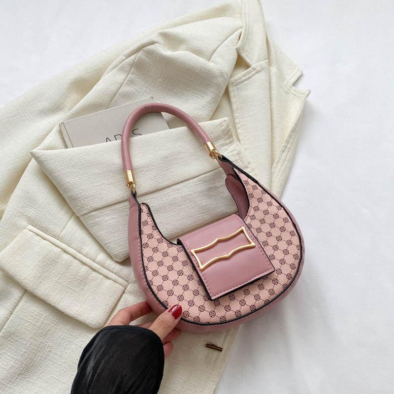 Chic Retro Womens Underarm Bag Versatile Pu Material Perfect For Everyday Use