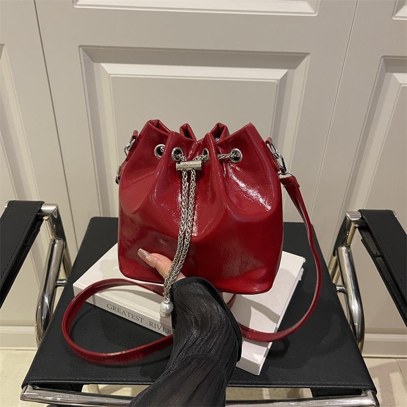 Niche Premium Small Bag Women's New Red Bucket Bag Simple and Fashionable Shoulder Messenger Bag