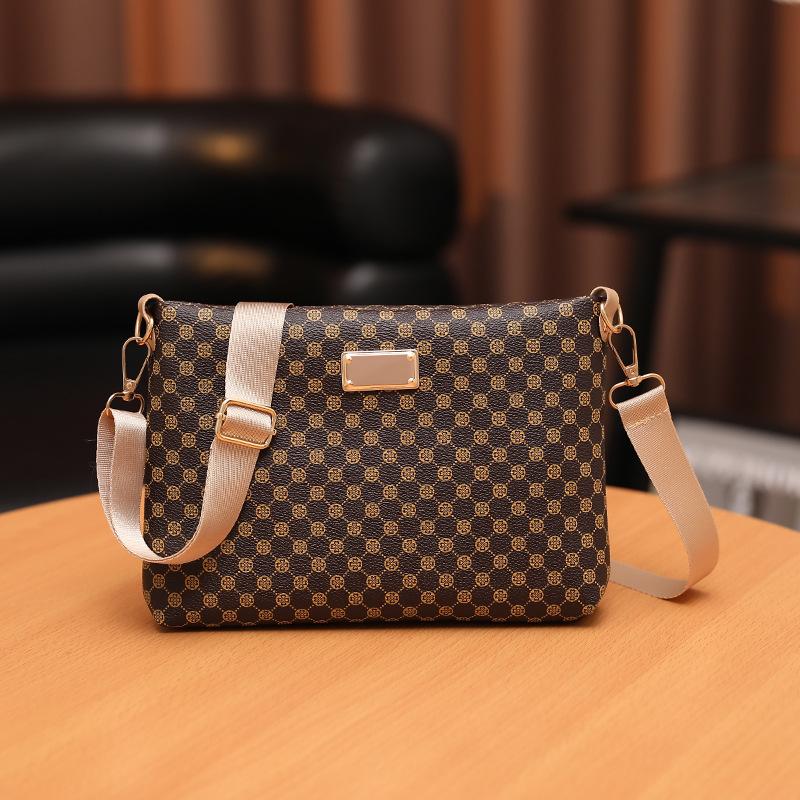 

New niche bag E BA small bag women s envelope bag diamond wave pattern shoulder bag кофейный