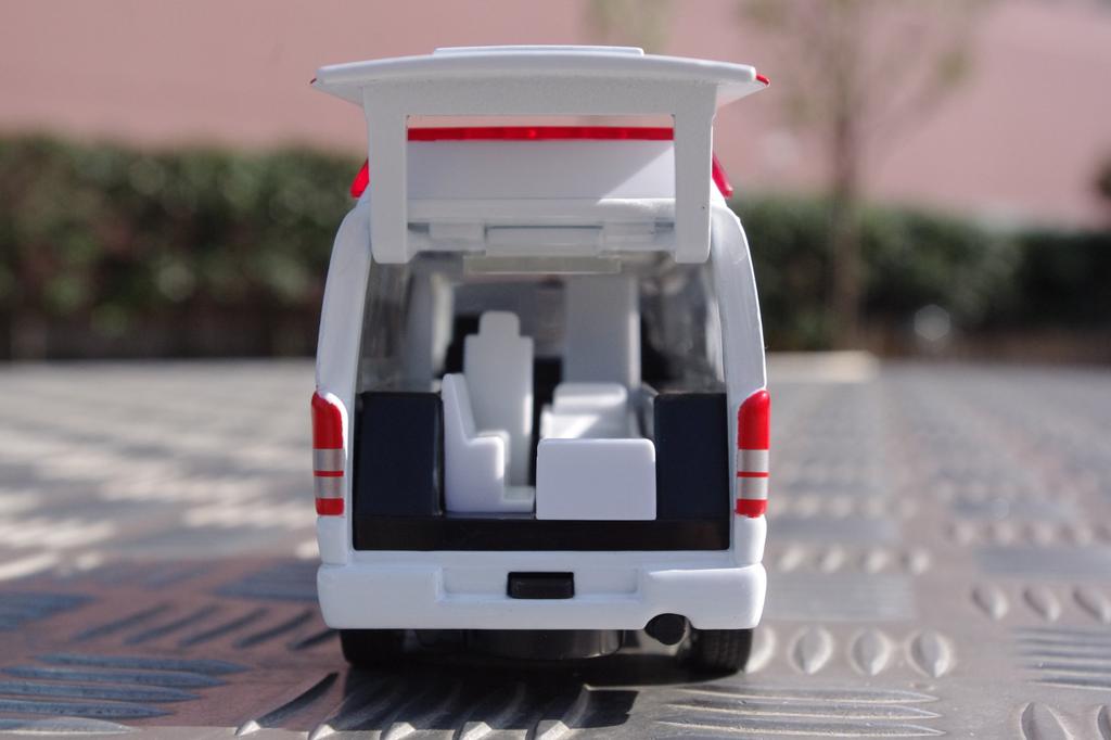 Diapet DK-3106 1/36 Scale Ambulance