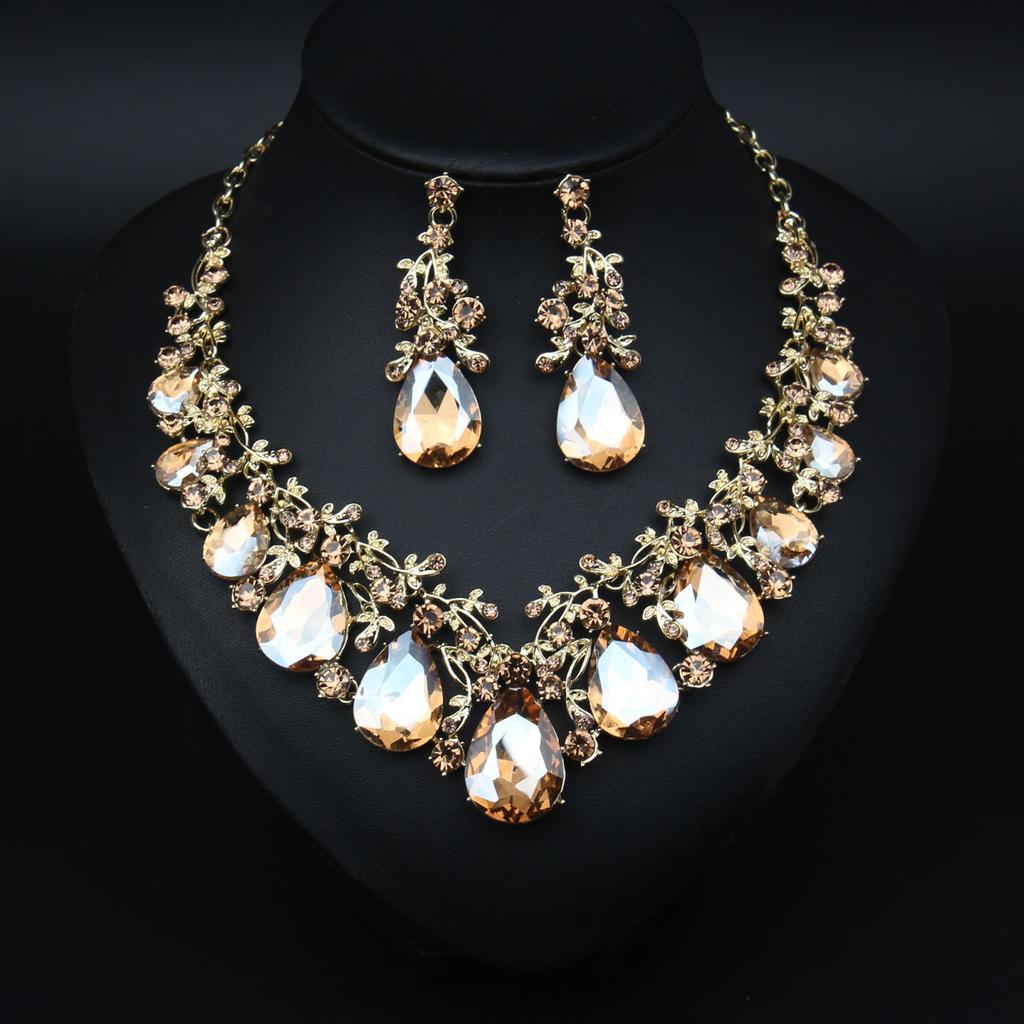 2026 European and American Fashion Temperament Versatile Gem Necklace Earrings Set Bridal Ball Dress Accessories