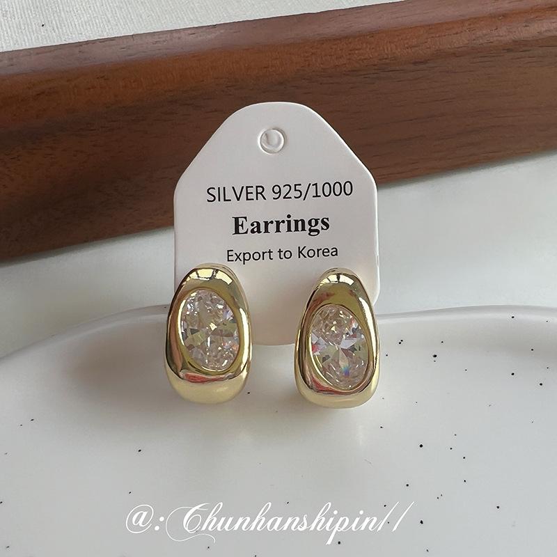 

Gold C-shaped zircon ear clips without earholes, metal simple and cold wind earrings, unique design mosquito coil disc earrings