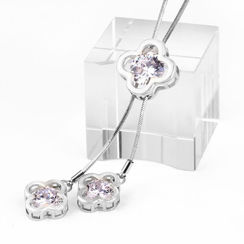 Four-leaf Clover Necklace Sweater Chain Four-leaf Clover Pendant Long Necklace for Women Pendant