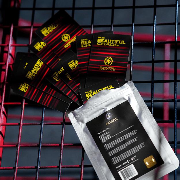 Vorbestellung KATSEYE THE BEAUTIFUL CHAOS TOUR Mini-Fotokarte