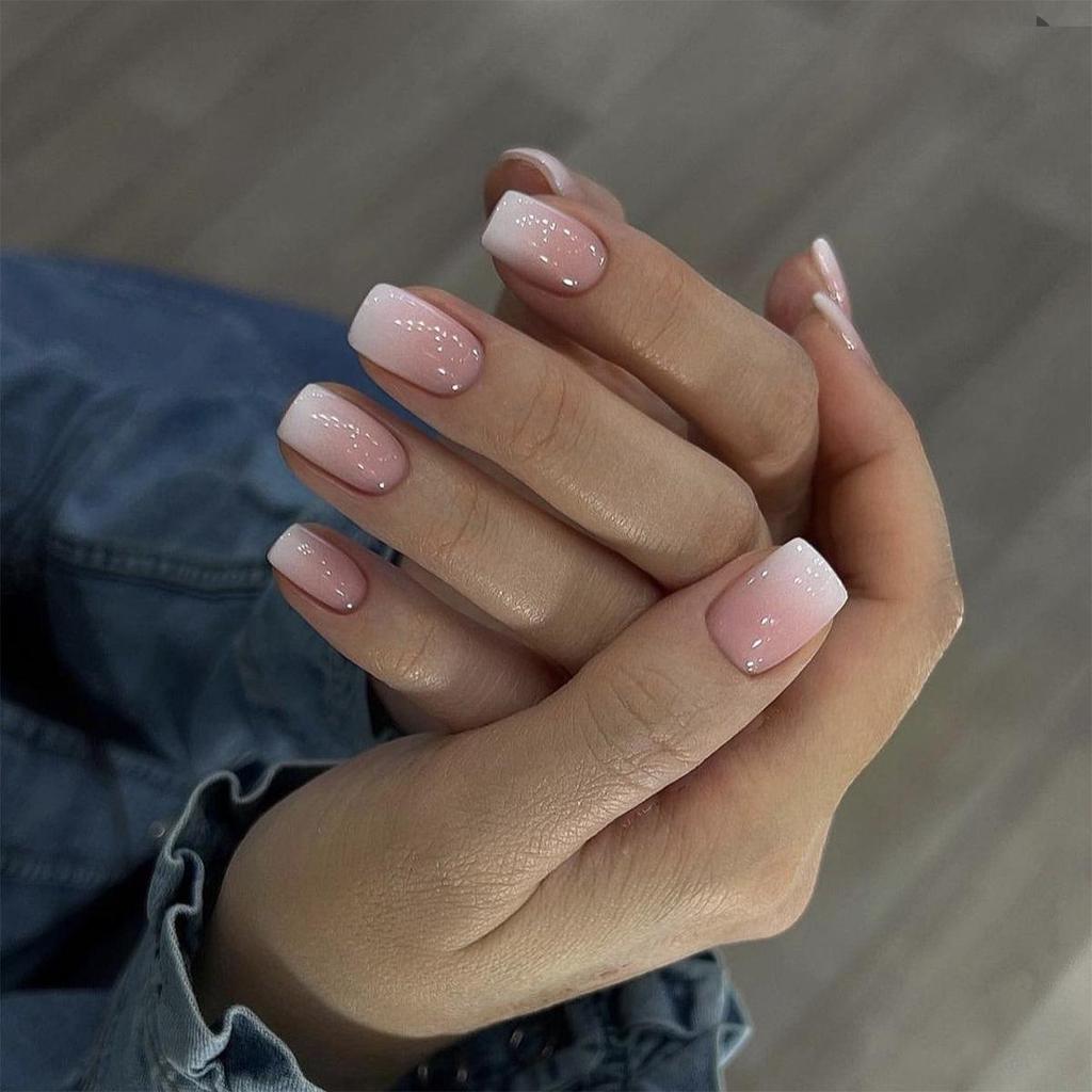 Uñas Postizas Gradiente Blanco Leche - Puntas de Uñas Cortas Portátiles, Sencillas, Elegantes y Desmontables
