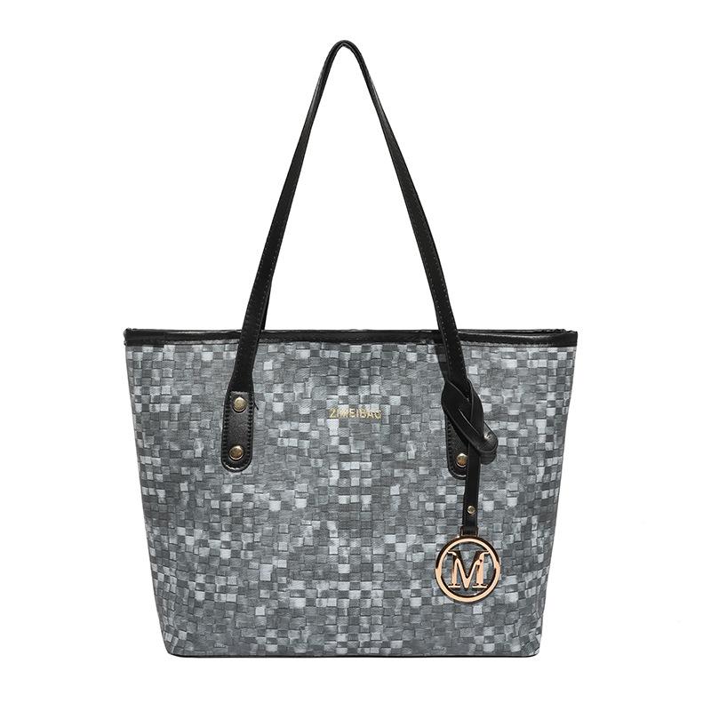 Simple and Elegant Large Capacity Tote Bag Fashionable Solid Color Commuter Shoulder Bag for Women чёрный