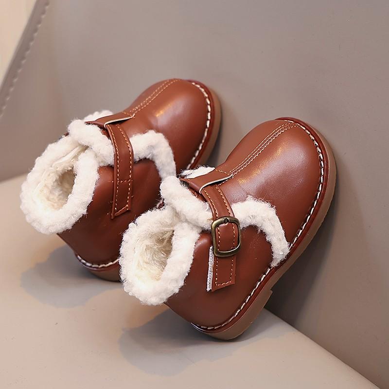 

Детские зимние ботинки для мальчиков и девочек, кожаные ботинки, толстые теплые плюшевые, меховые, нескользящие, в британском стиле, детские модные ботинки 2024 зима новинка 15 коричневый