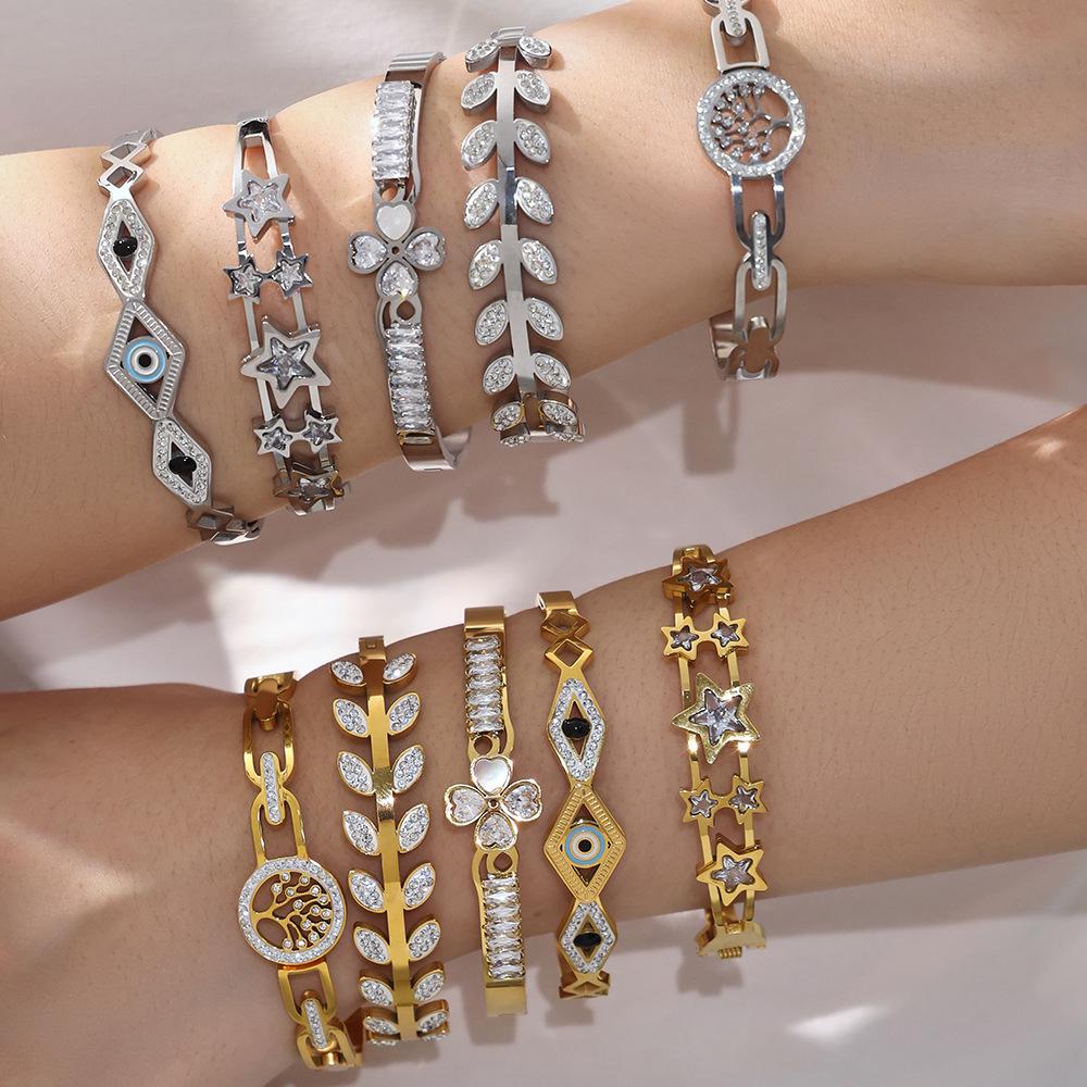 18K Gold-Plated Bracelet Set: Stainless Steel Heart, Flower & Zircon Details with Full Diamond Texture.