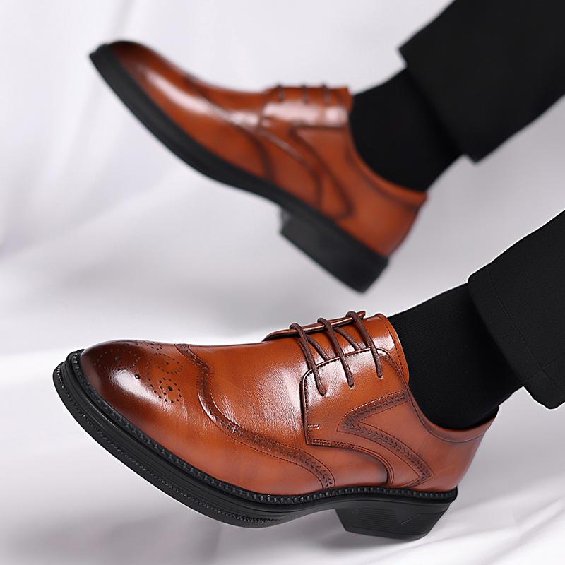 Fashion New Soft Comfort Baroque Brand Carved Oxford Shoes Non Slip Flat Bottomed Pointed Tip Men Office Business Quality Oxford Shoes